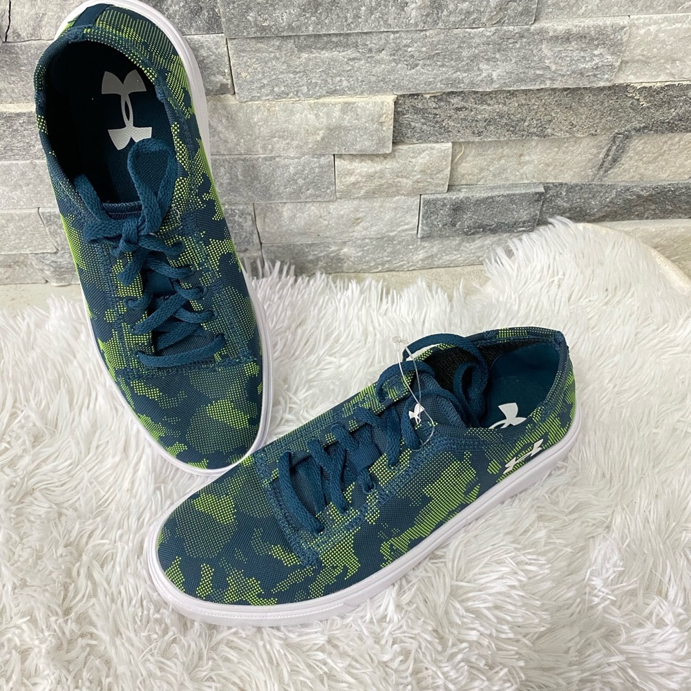 New under armour youth sneakers size 4.5Y